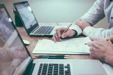 خدمة تحويل الكيان القانوني 365x243 1